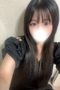 E삱